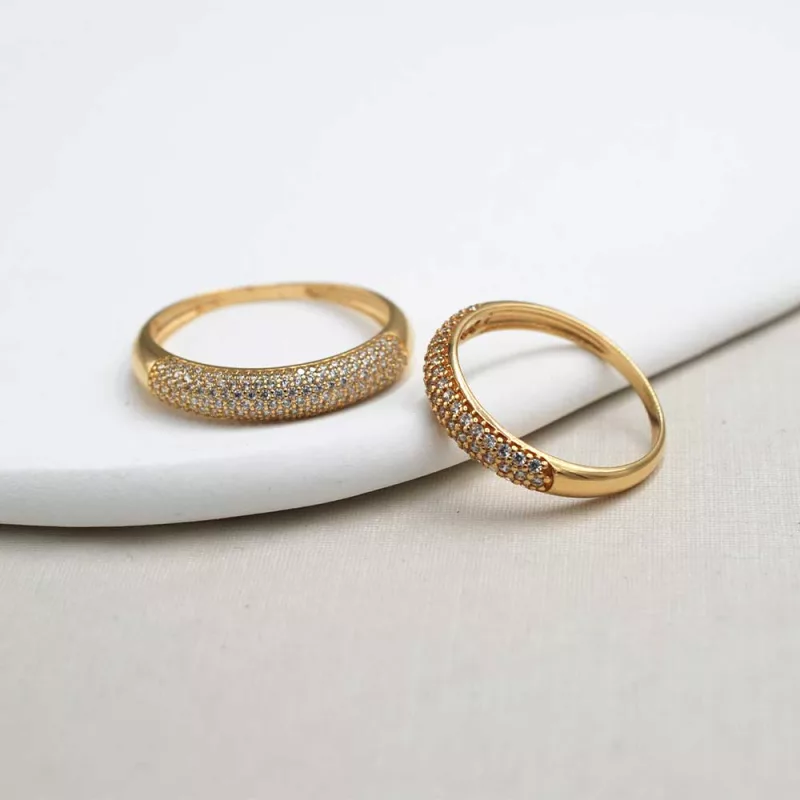 Anillo Cintillo Oro Amarillo 18k con circones