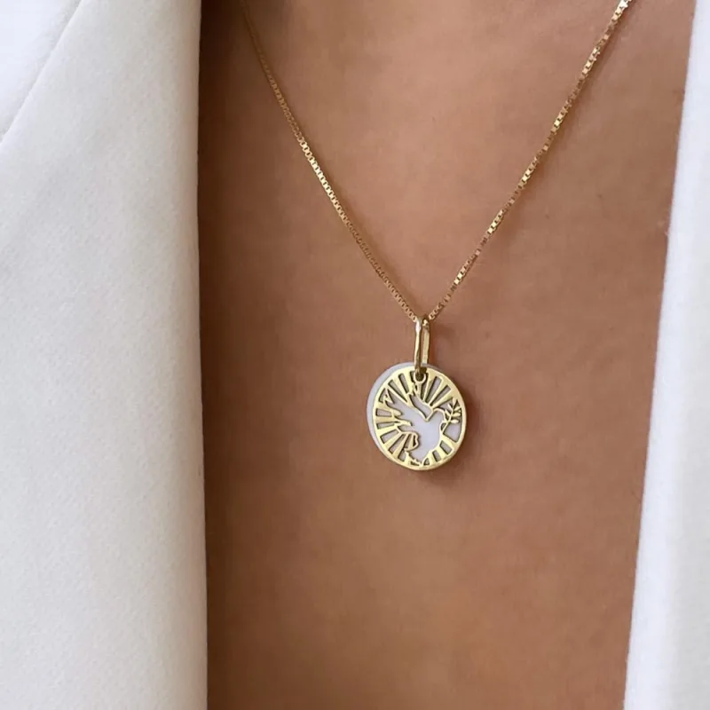 Colgante Espíritu Santo de Oro Amarillo 18k y Nacar