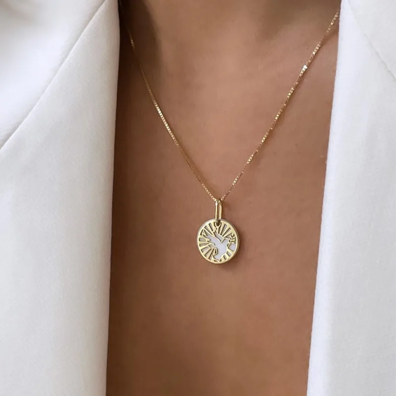 Colgante Espíritu Santo de Oro Amarillo 18k y Nacar