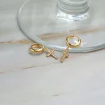 Aro Argolla con Cruz Colgante de Oro Amarillo 18k y circones