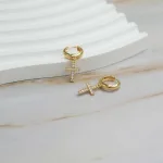 Aro Argolla con Cruz Colgante de Oro Amarillo 18k y circones