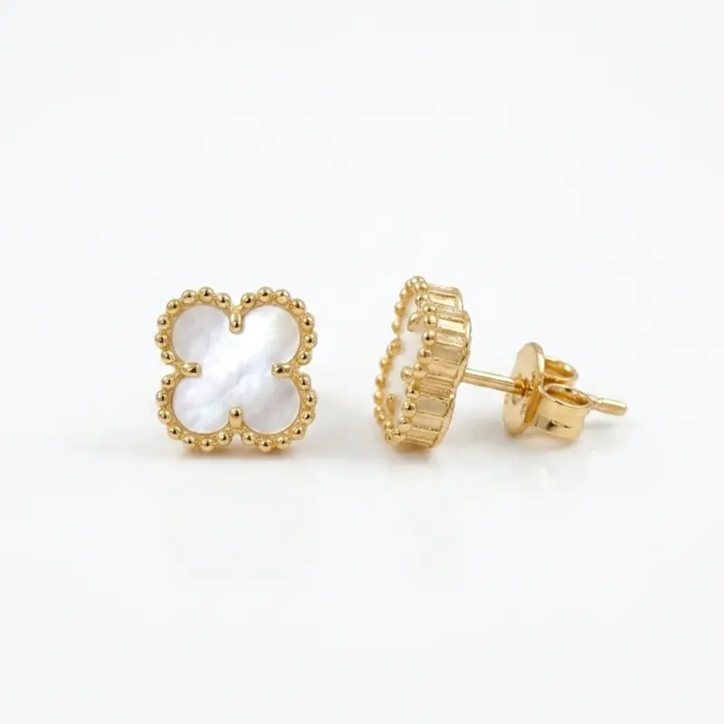 AR_TREBOLNACAR3 Aro Trébol de oro amarillo 18k con madreperla natural.