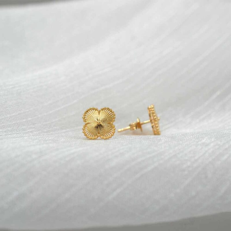 Aro Trebol de oro amarillo 18k, aro para mujer.