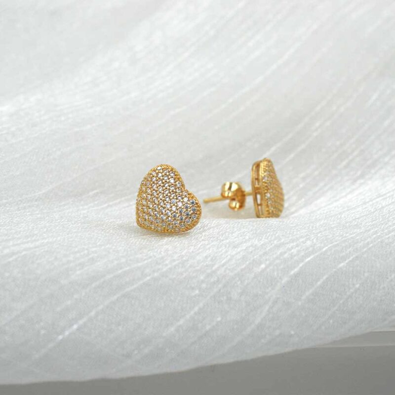 Aro Corazon Circones de oro amarillo 18k. Modelo femenino, un regalo perfecto.