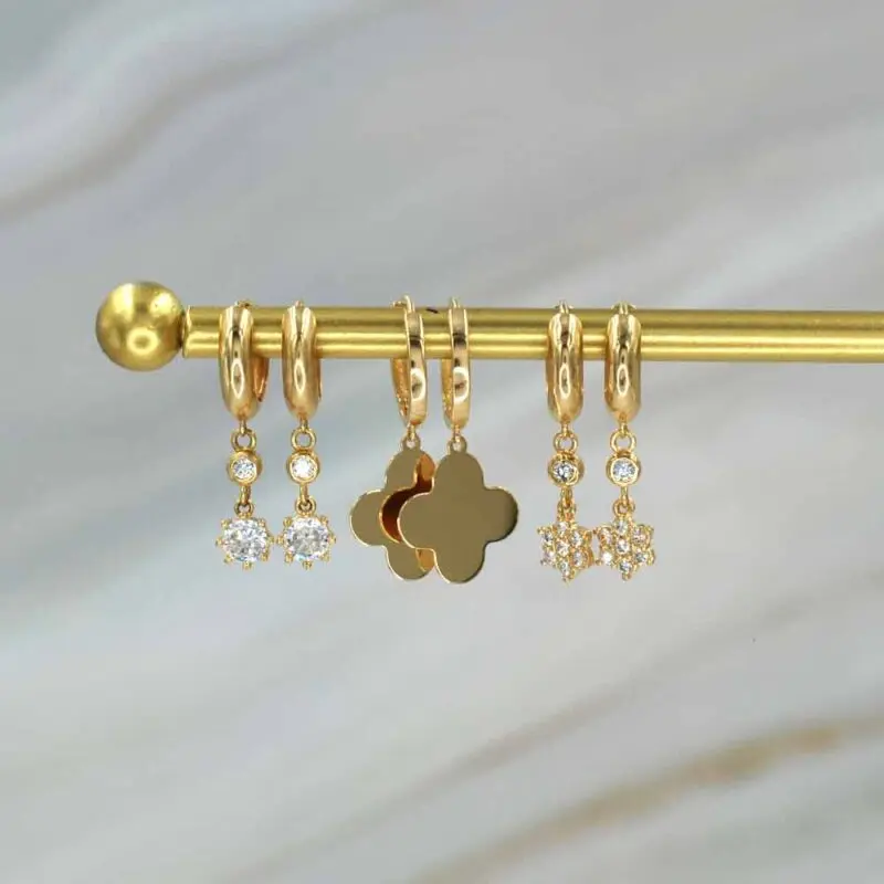 Aros modernos de oro amarillo – regalo perfecto y atemporal