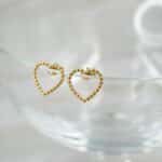 Aro Corazon de oro amarillo 18k, un modelo feminino y delicado.