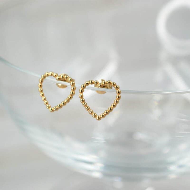 Aro Corazon de oro amarillo 18k, un modelo feminino y delicado.