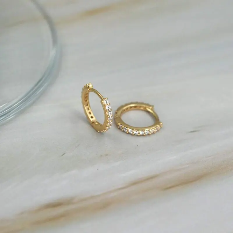 AR_KARINA2 Aros delicados de oro amarillo – joyas perfectas para regalo