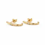 Aro de oro amarillo 18k con circon, modelo delicado y minimalista.