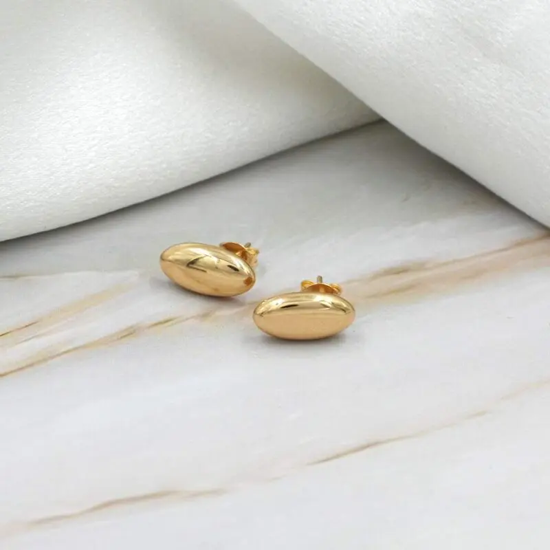 Aro Oval, de oro 18k. Modelo de aros minimalista y tendencia.