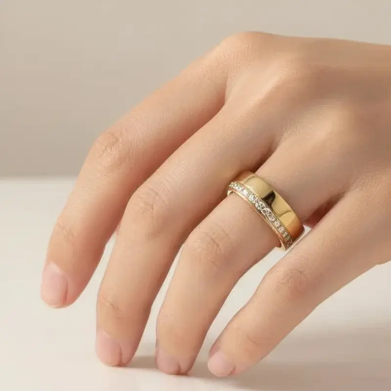 alianza de matrimonio oro amarillo 18k con diamantes engastados