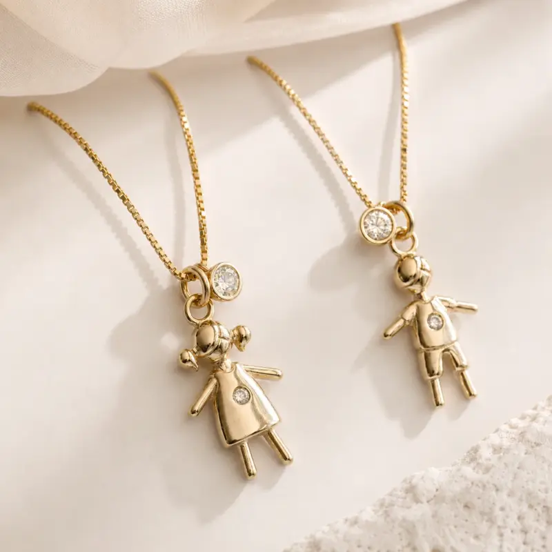 Collar niña con cadena veneciana de plata 925 y acabado premium de oro 18k.