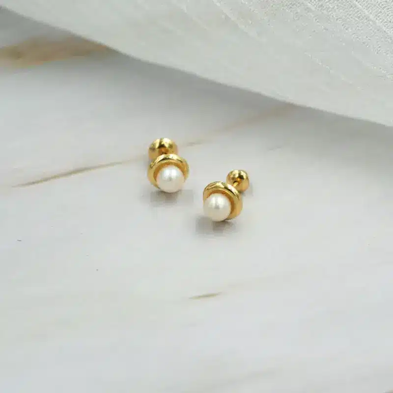 Detalle de los Abridores Perla de Oro Amarillo 18K con perla de 5,5 mm