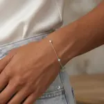Detalle de la Pulsera Luz Moissanite con tres moissanitas de 3 mm en plata 925 italiana
